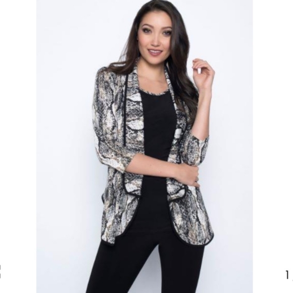 Frank Lyman Design Jackets & Blazers - Frank Lyman snake print open-front cardigan jacket‎ with 3/4 sleeves.